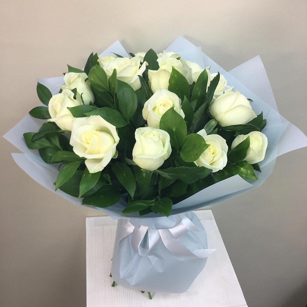 Букет 15 Белых роз Проуд в Обильном