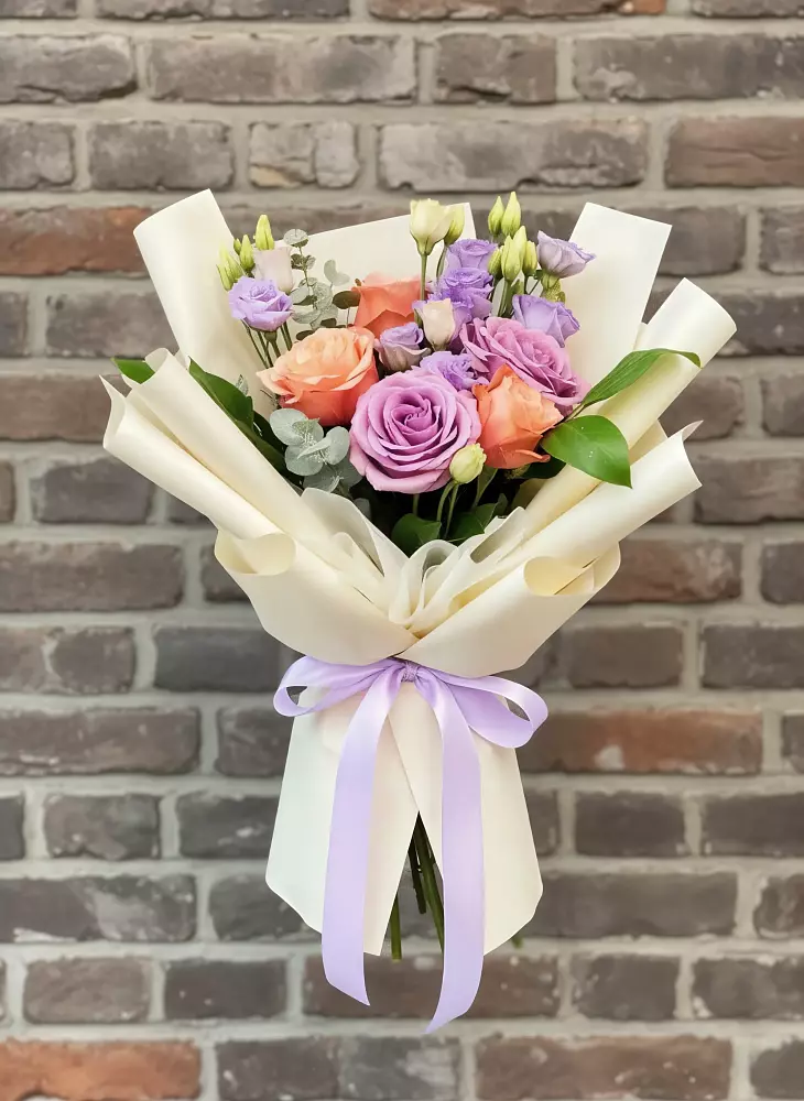 Букет цветов из: Лизиантусы и Розы в Обильном