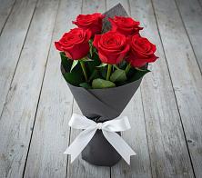 Букет 5 Красных роз Эдлесс Лав в Обильном