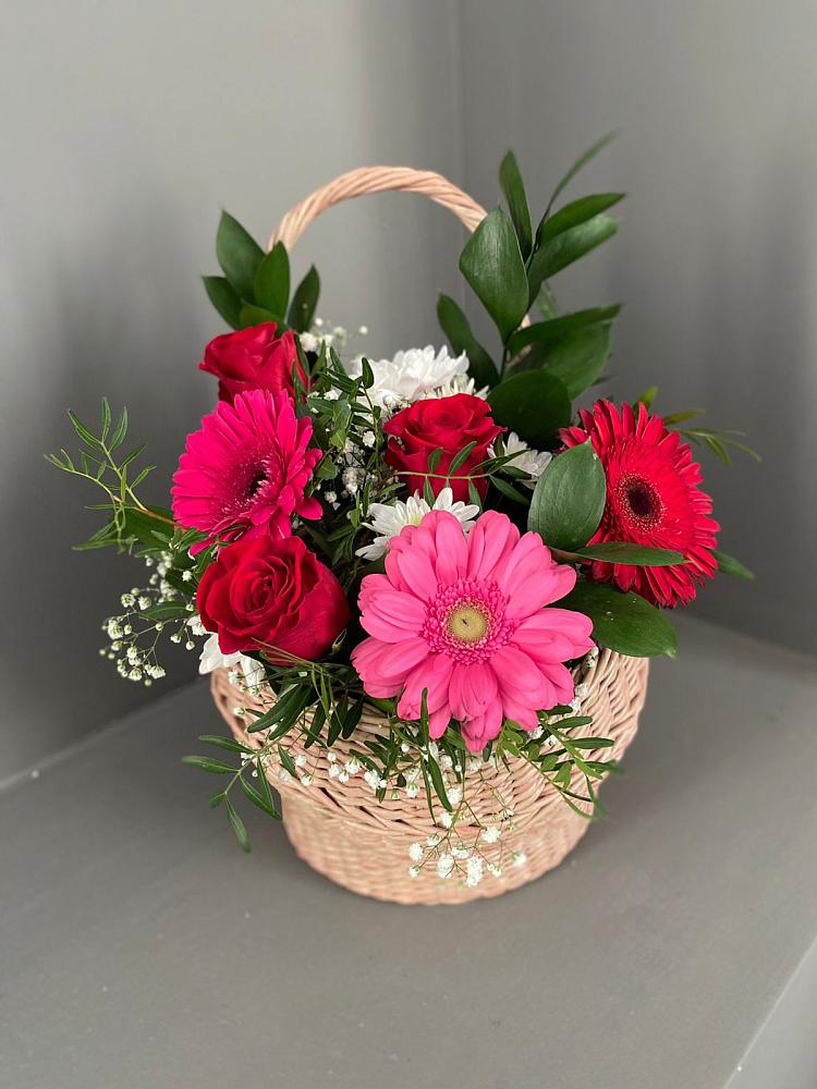 Цветочная композиция из Розы, Хризантемы и Герберы в корзине в Обильном