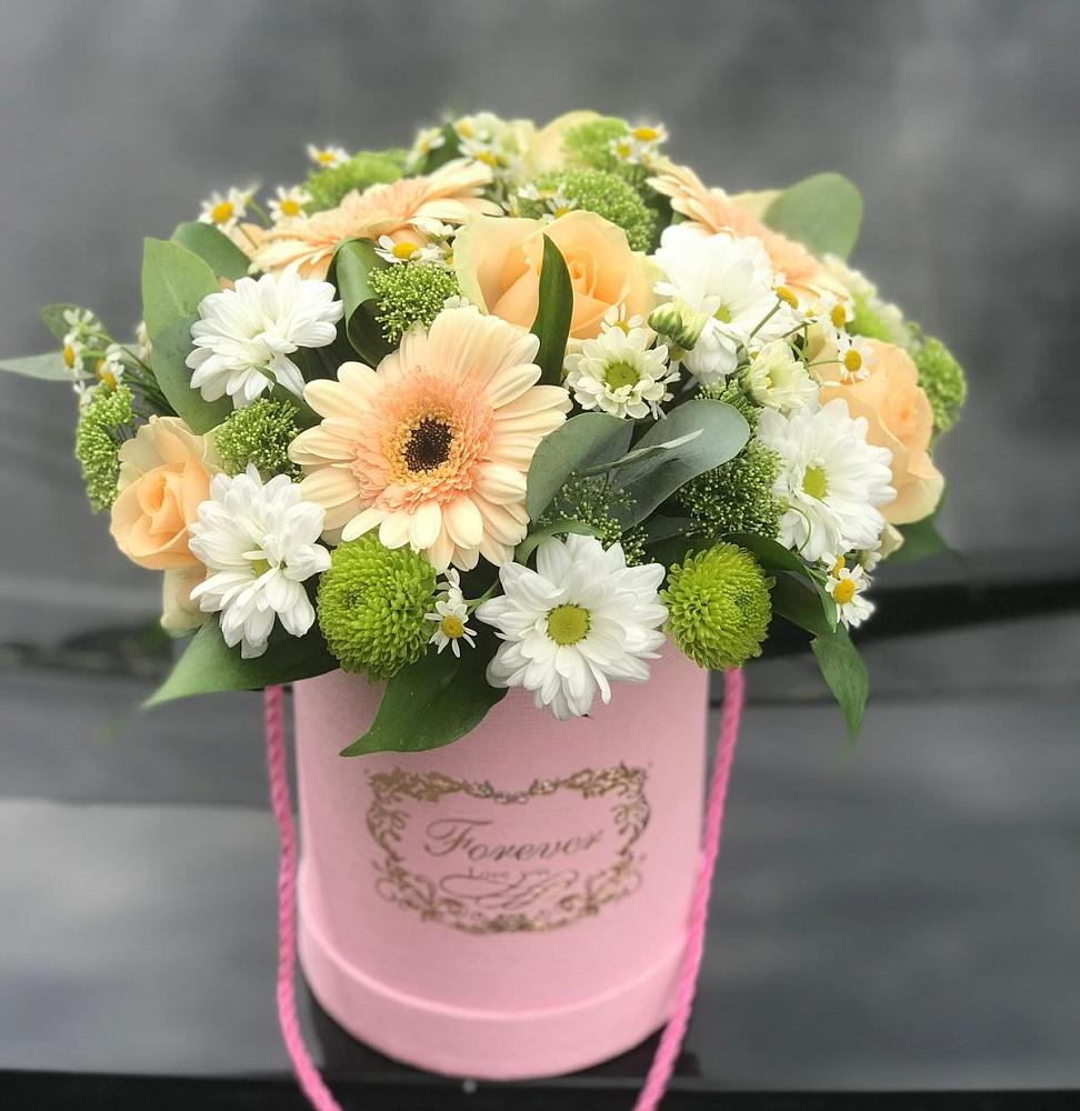 Цветочная композиция из Розы, Герберы и Хризантемы в шляпной коробке в Обильном