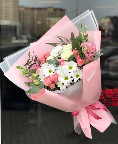 Букет цветов из: Розы, Лизиантусы и Хризантемы в Обильном