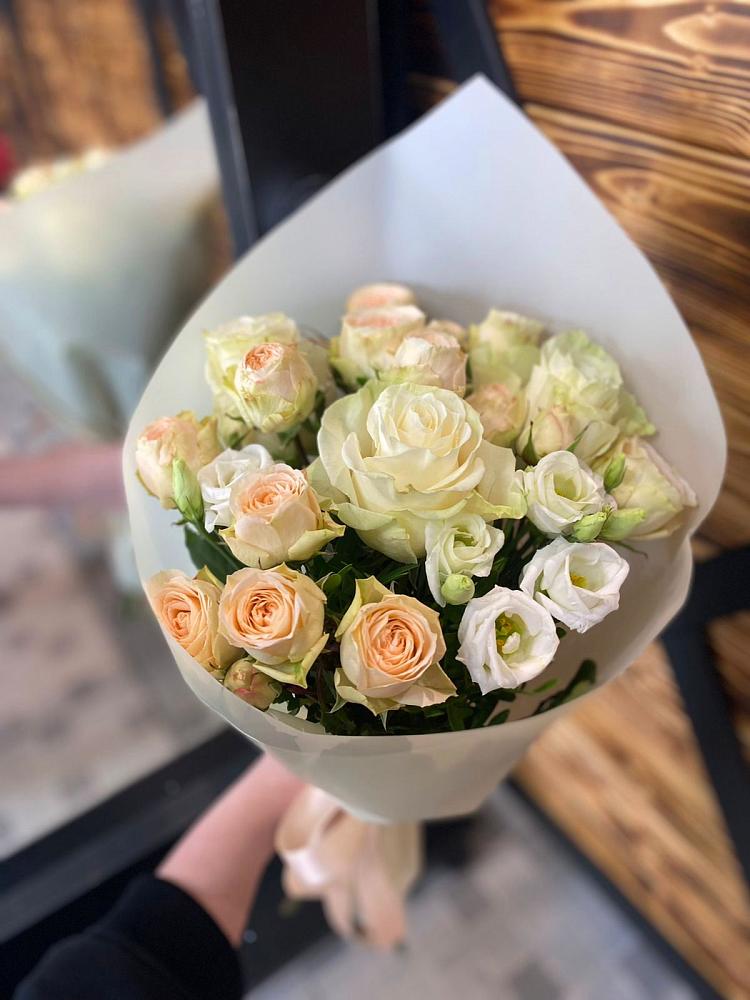 Букет цветов из: Розы и Лизиантусы в Обильном